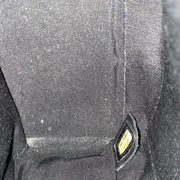 Black amazing condition Chanel quilted shoulder - Picture 9 of 10